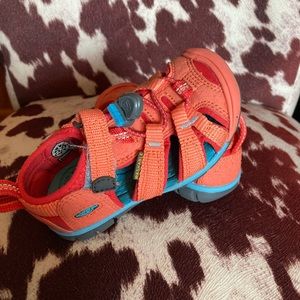 Toddler size 8 Keens